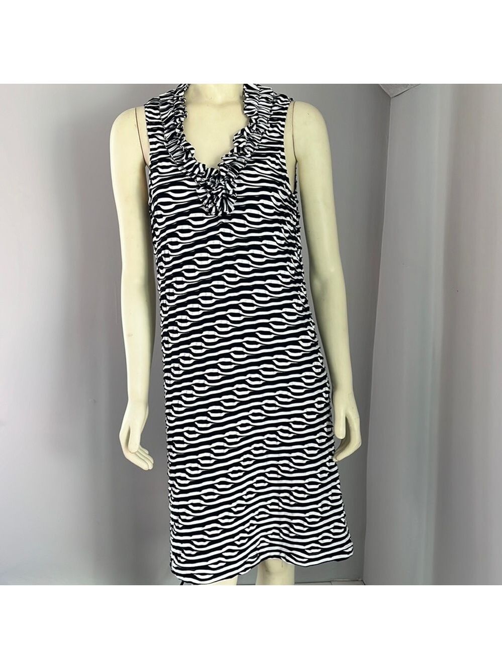 SARA Campbell Women’s Black & White Sleeveless Ruffle Neck Sheath Dress M